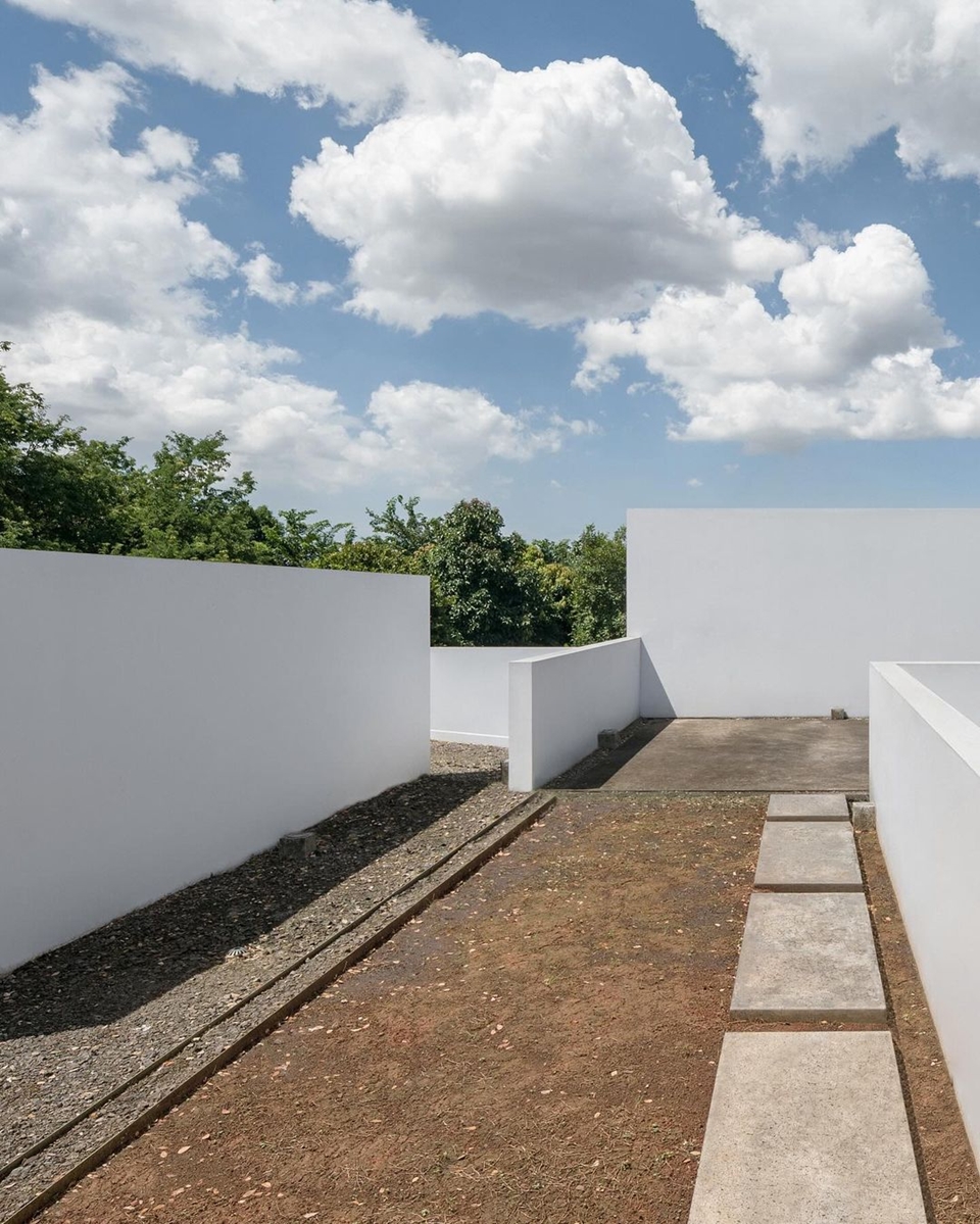 Sammy Simorangkir dan Viviane Punya Rumah Unik, Ruang Tamunya di Lantai 2