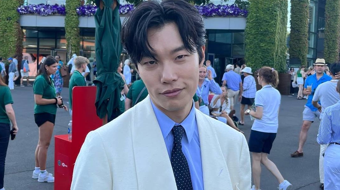 Klarifikasi Ryu Jun Yeol soal Ekspresi saat Nonton Penampilan Nyentrik JYP