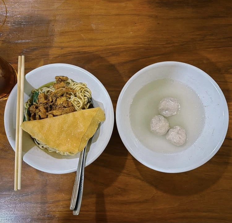 Sajian Mie Ayam Bakso Yunus