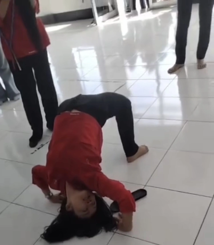 Salah Satu Karyawan Yang Kesurupan (Instagram)