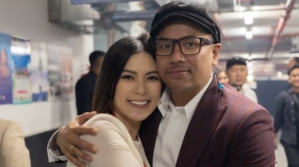 Sammy Simorangkir dan Viviane Punya Rumah Unik, Ruang Tamunya di Lantai 2