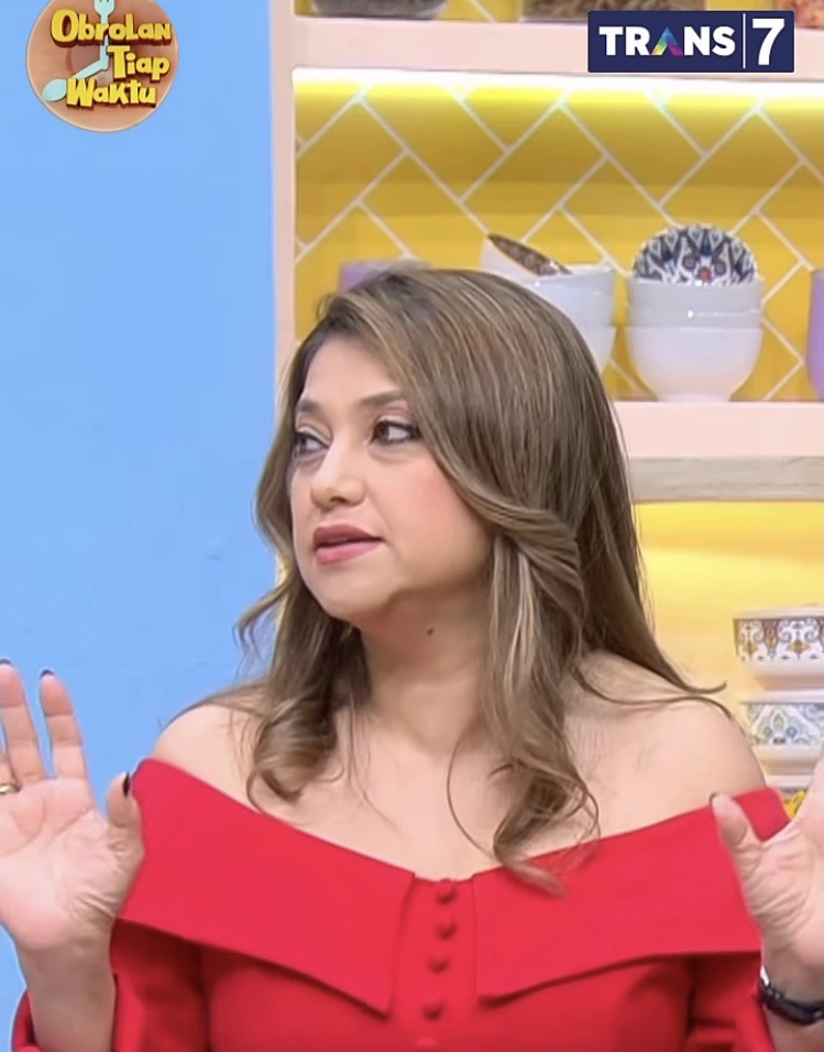 Sarah Azhari Di Obrolan Tiap Waktu Trans7 [Instagram]