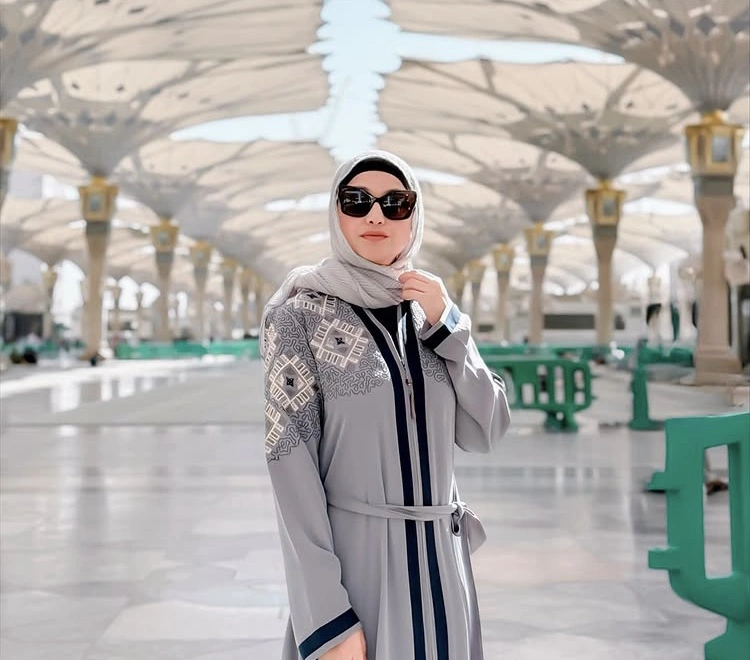 Sarah Azhari Saat Di Mekah (Instagram)
