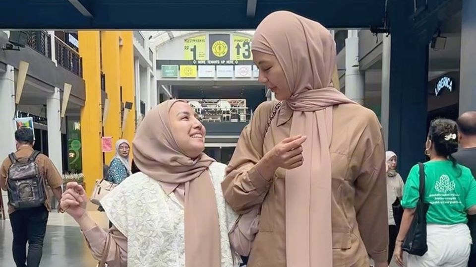 POV Paula Verhoeven dan Tya Ariestya Ketika Jalan Bareng, Bikin Sakit Leher