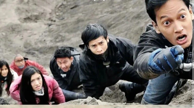 Scene Pemeran Film 5 Cm Pertama Saat Daki Gunung Semeru Cgvid