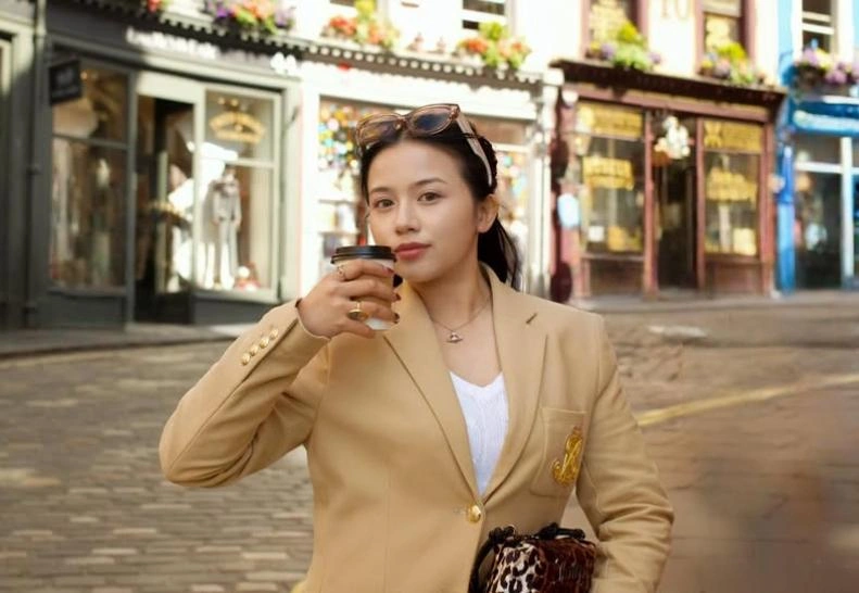 Selebgram Diva Azzura Yang Dikabarkan Dekat Dengan Daehoon Instagram