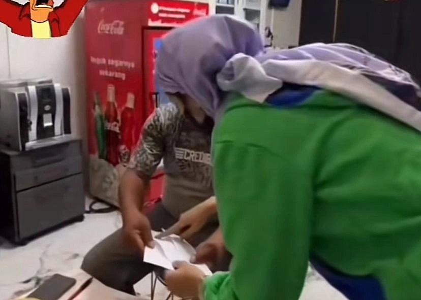 Seorang Wanita Beli Mobil Pakai Cek Palsu