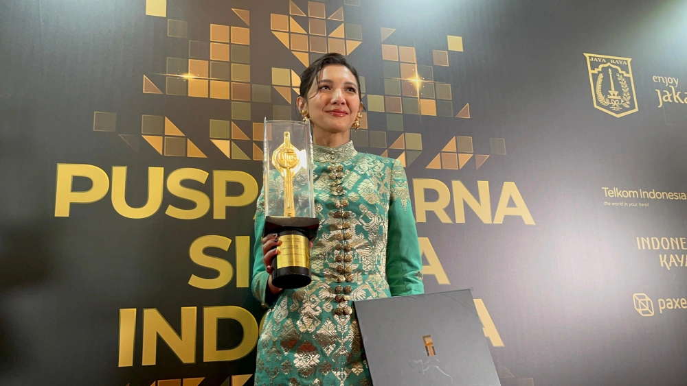 Sheila Dara bahagia kali ini bisa ditemani suami tercinta Vidi Aldiano. [FTNews/Raka]