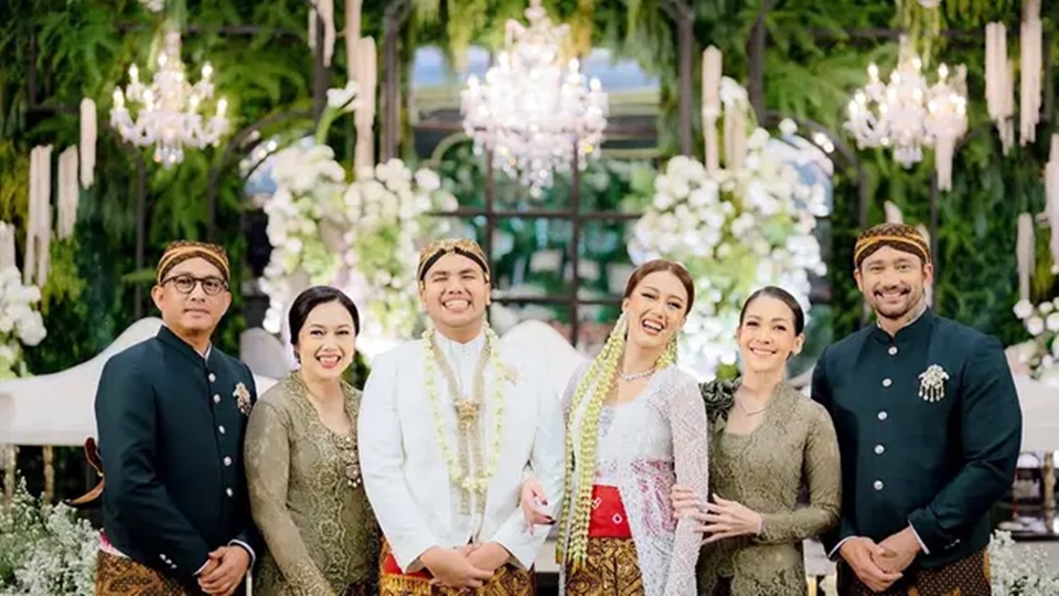 Tora Sudiro dan Ex Istri di Pernikahan Sang Putri