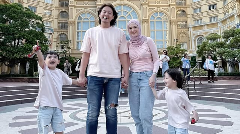 Keluarga Kecil Cut Meyriska