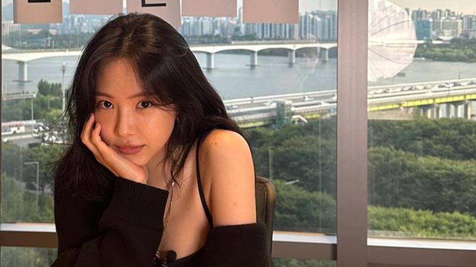 Son Naeun Eks Apink Buktikan Masih Punya Pesona Idol di Fanmeeting Terbaru