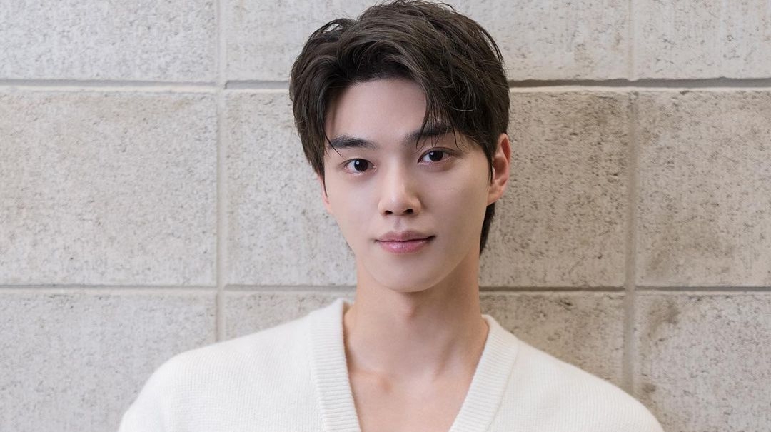 Song Kang Tampil dengan Satu Sayap di Poster Sweet Home 3 Bakal Tayang 19 Juli