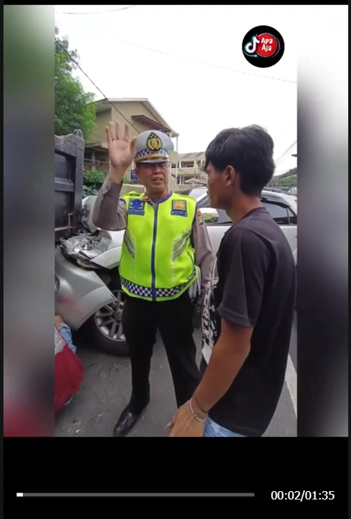 Sopir Truk Gagal Menanjak Di Sawangan Depok [Sumber: Tiktok]