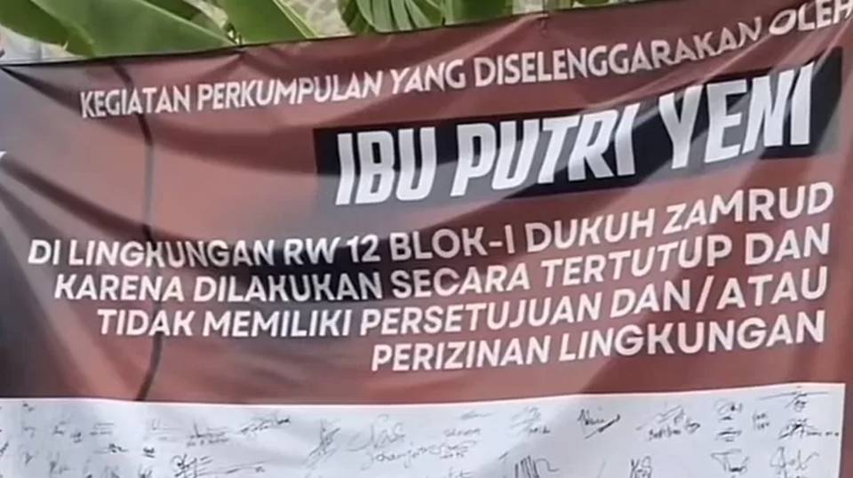 Sesat, Warga Bekasi Geruduk Rumah Umi Cinta Karena Janjikan Masuk Surga Bayar Rp1 Juta