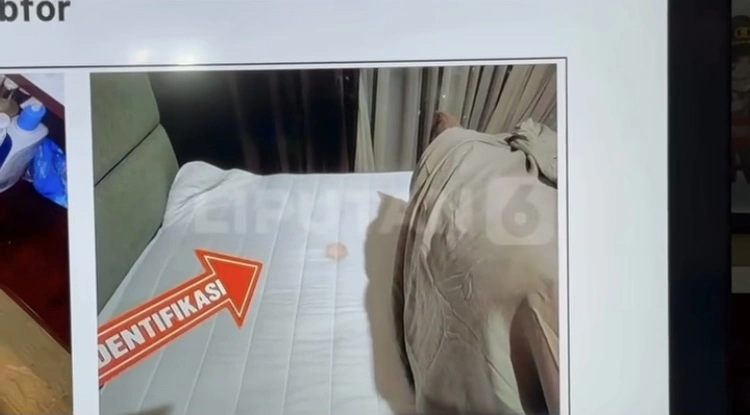 Sprei Yang Ada Bercak Darah Di Apartemen Lula Lahfah [Instagram]