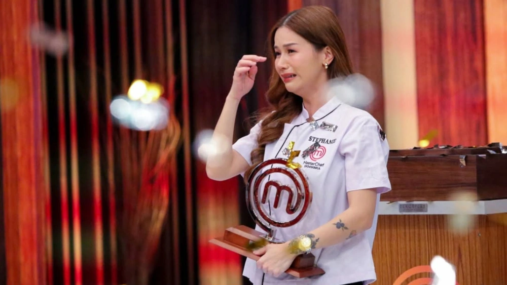 Stephanie berhasil mengalahkan rivalnya Bunga dalam ajang MasterChef Indonesia Season 13. [Instagram]
