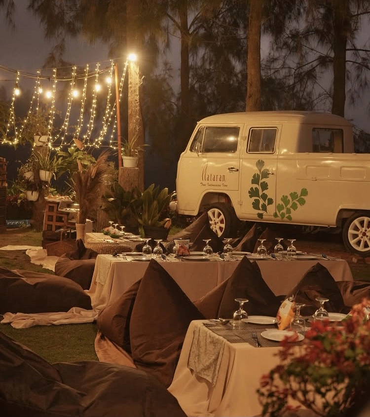 Suasana Makan Malam Keluarga Nikita Willy Di Gunung Bromo (Instagram)