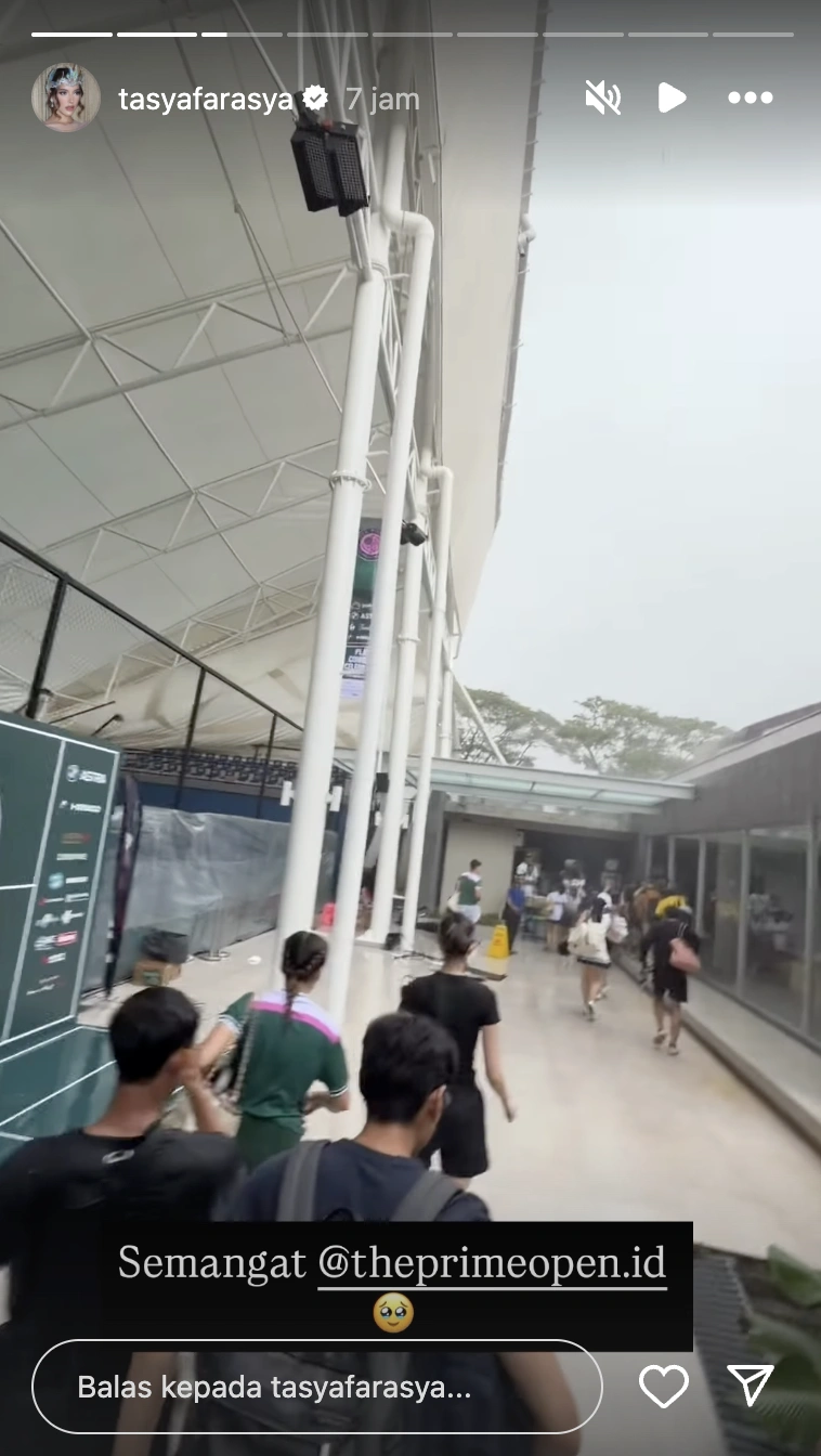 Suasana Saat Anwa Racquet Club Ambruk. [Instagram]