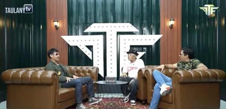 Sule Andre Taulany Saat Mewawancarai Chicco Jerikho Di Taulany Tv [YouTube]