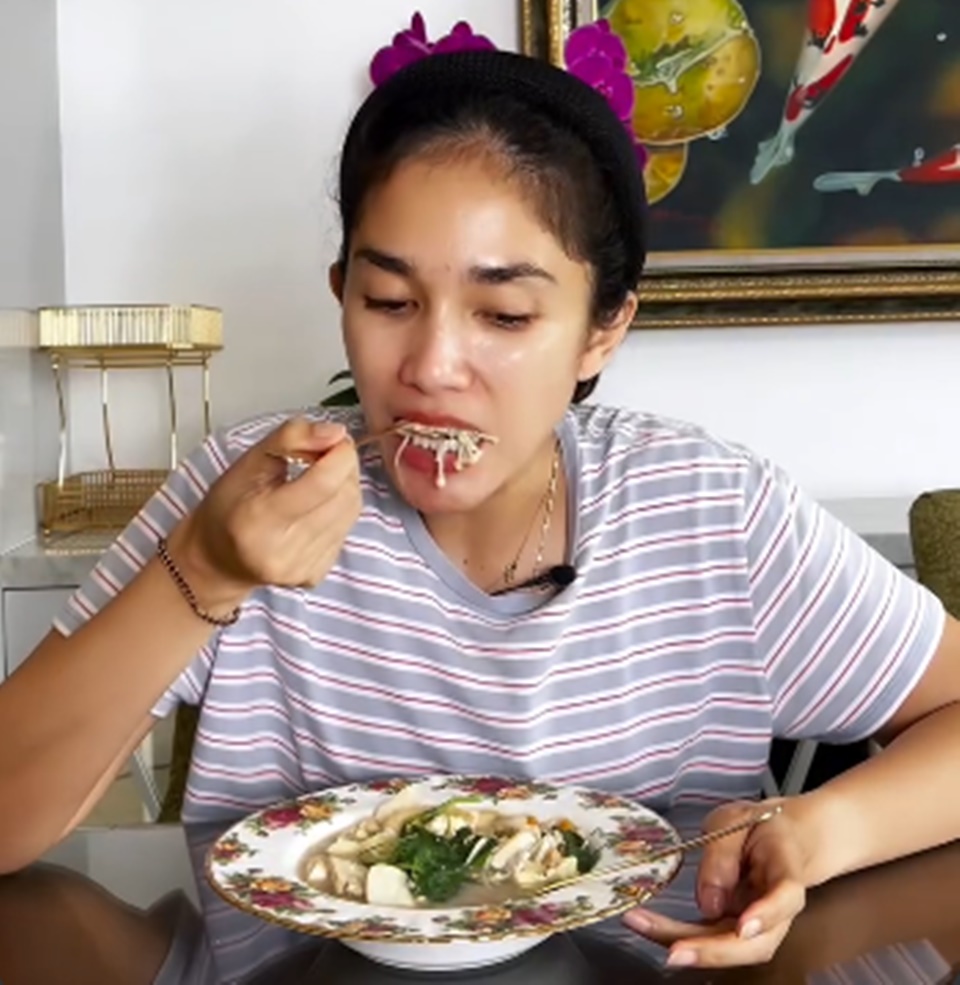 Sup Protein Ala Ussy Sulistiawaty Rekomendasi Untuk Sahur dan Berbuka [Instagram]