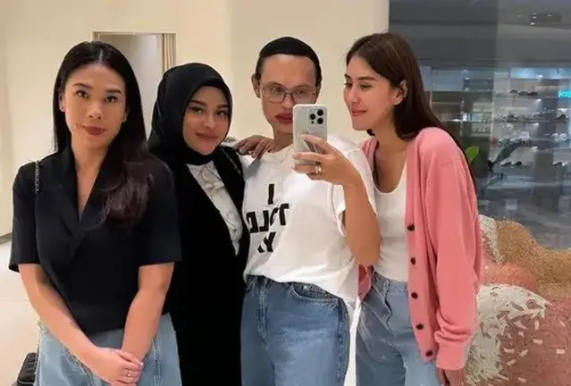 Serba Pink, Syahnaz Sadiqah Bawa Goyard Senilai Rp84 juta di Jumpa Pertama Bareng Geng Cendol