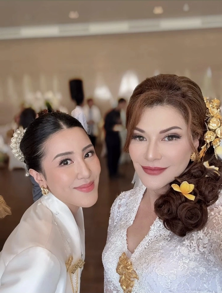 Tamara Bleszinsky Bersama Calon Menantunya Cleantha Islan (Instagram)