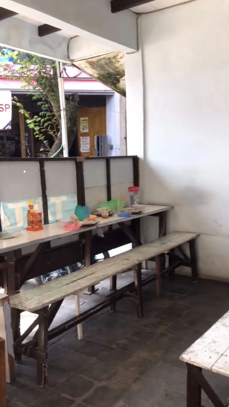 Tempat Makan Sederhana Di Kantin Ibu Tatang [Instagram]