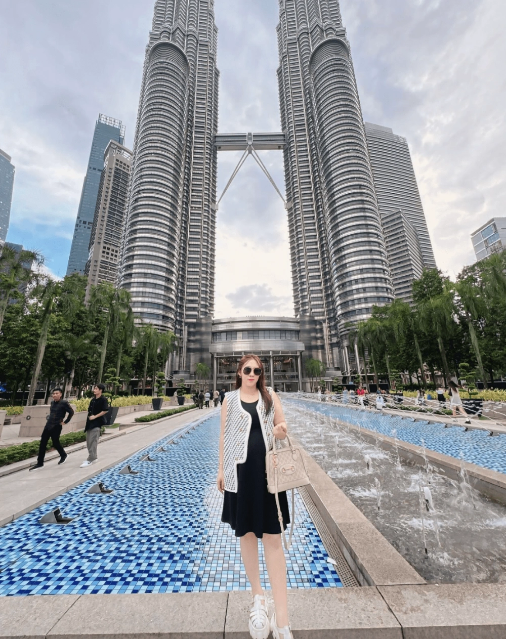 Tendriyani Awaludin. [Threads]