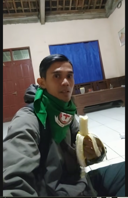 https://indopop.id/storage/gambar/tetangga-sheila-arika-klarifikasi-soal-kabar-mbah-tarmin-kabur-setelah-nikah-101020255.png