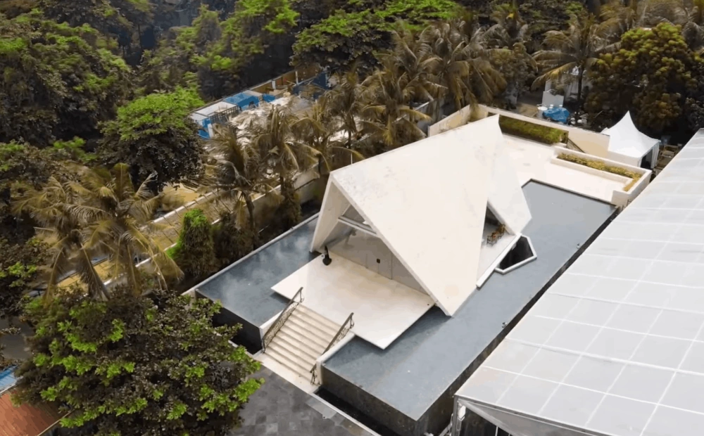 The Royal Santrian lokasi pernikahan Ranty Maria dan Rayn Wijaya. [YouTube/TS Media]