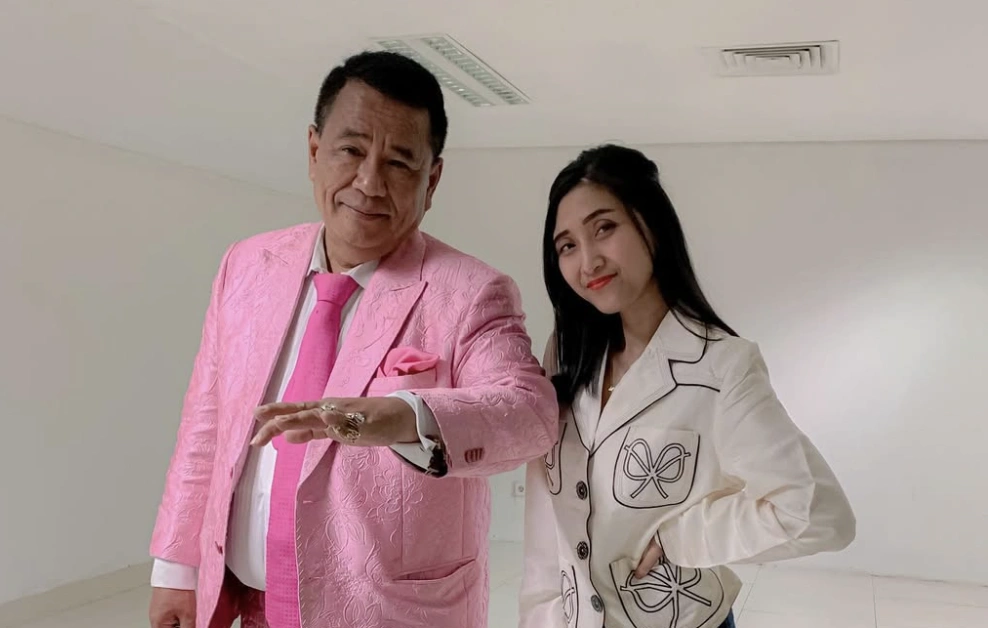 Tika Mega Lestari bersama Hotman Paris Hutapea. [Instagram]