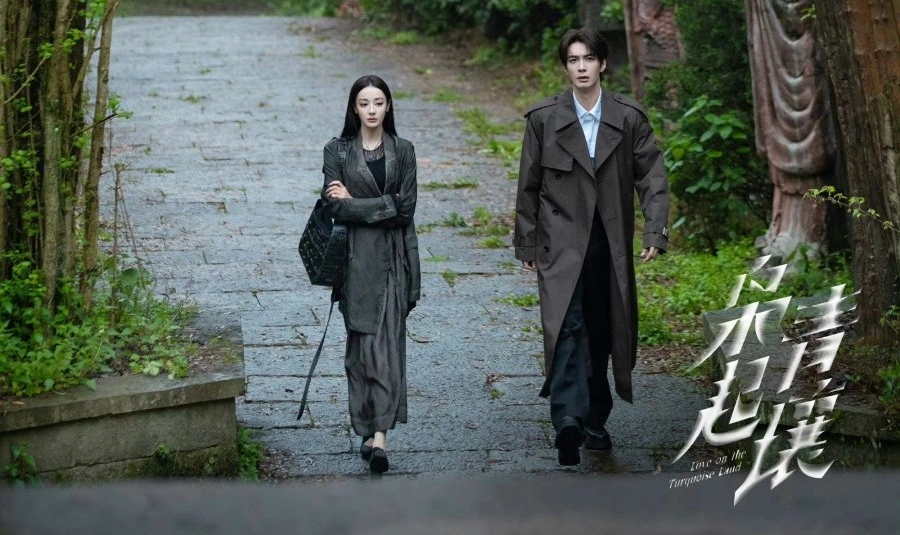 Love on the Turquoise Land menjadi debut kerja sama Dilraba dan Chen Xingxu. [WeTV]