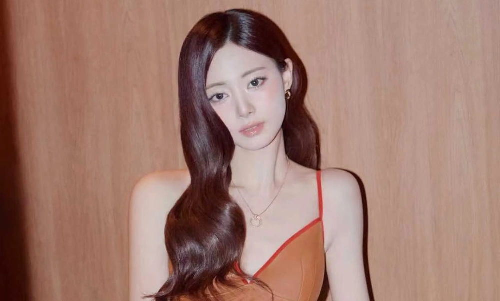 Tzuyu TWICE. (Harper's Bazaar)