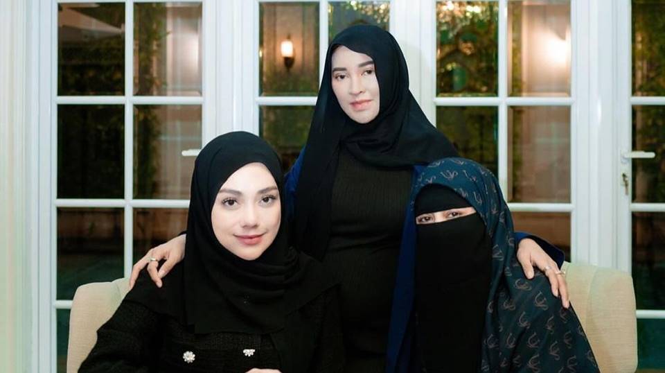 Umi Pipik Sebut Celine Evangelista Sudah Lama Jadi Mualaf