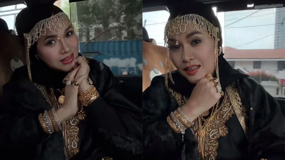 Umi Kalsum dengan perhiasan emasnya. [TikTok]