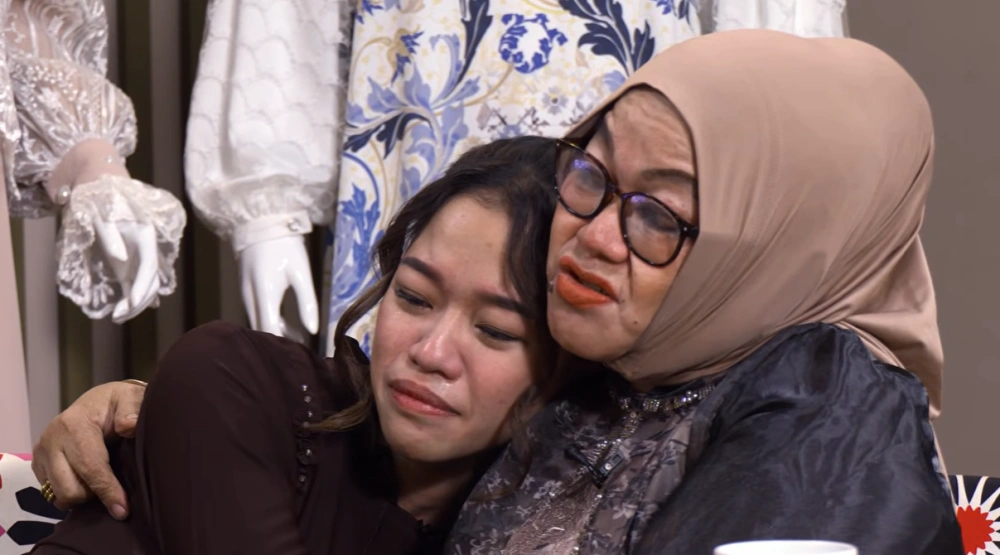 Ummi Quary Dan Sang Ibu Di Podcast Butik Haji Igun [Sumber: Youtube - C8 Podcast]