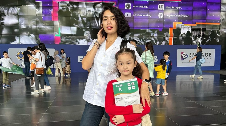 Tas Mini Ussy Sulistiawaty saat Momong Anak Capai Ratusan Juta