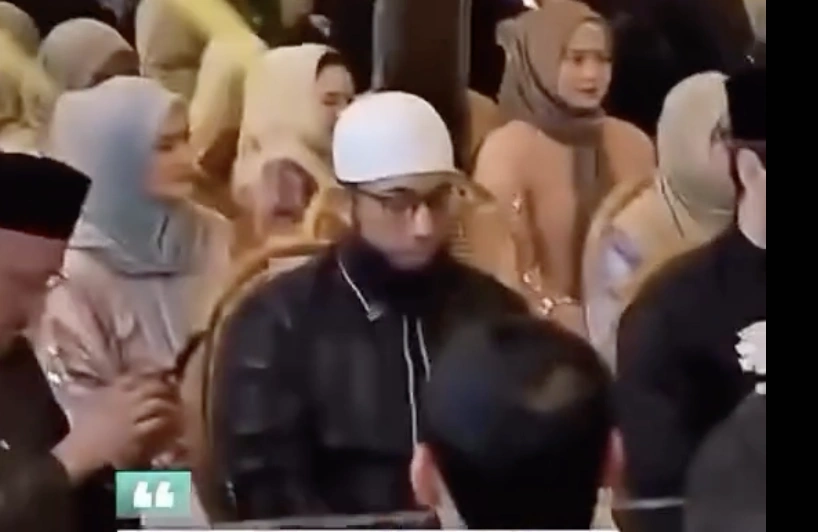 Ustadz Khalid Basalamah di acara yang diduga pernikahan Muzakir Manaf. [TikTok]