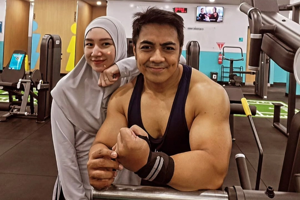 Ustadz Riza Muhammad Dan Istri [Sumber: Instagram]