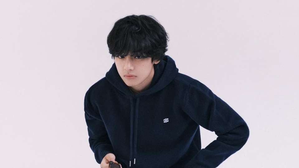 V BTS di Pelatihan Ulchi, Rambut Cepak dan Figur Berseragam Jadi Sorotan