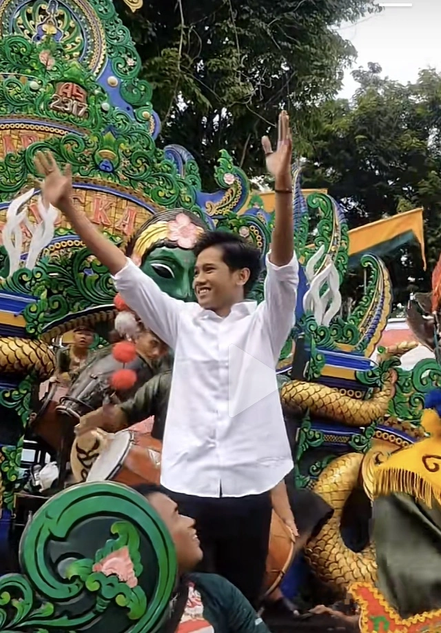 Valen Diarak Naik Sekar Kedaton [Tiktok]