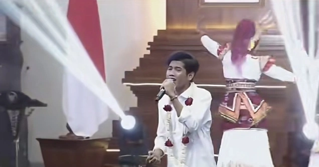 Valen Saat Nyanyi Di Gedung Negara Grahadi Surabaya [Tiktok]