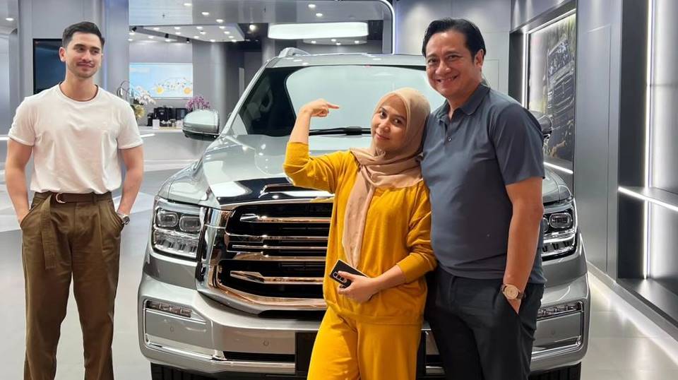 Terpilih Jadi Anggota DPR, Verrell Bramasta Beli Mobil Miliaran Rupiah Untuk Ibu Sambungnya