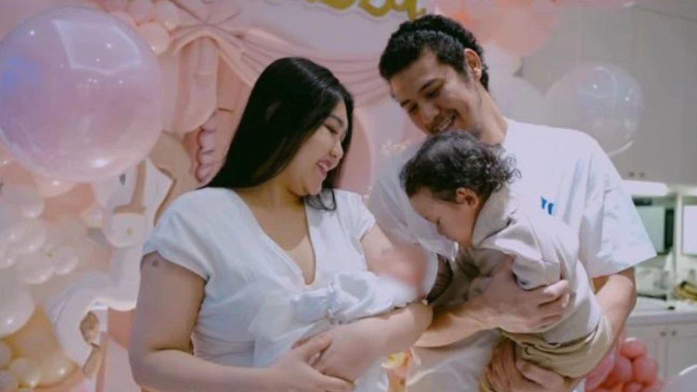 Kebahagiaan Via Vallen dan sang suami, Chevra Yolandi dikaruniai anak kedua. [Instagram]