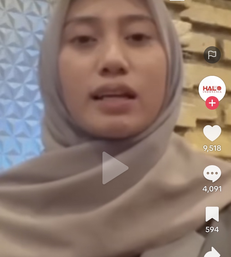 Video Dhenindra Chaerunnisa Sedang Memberikan Klarifikasi Terkait Ekspresi Wajahnya Yang Disalahartikan Sebagai Cibiran (Tiktok)