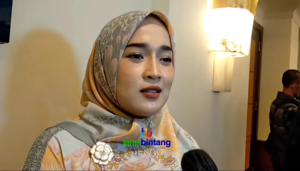 Video Wawancara Ririe Fairus Tanggapi Kabar Kehamilan Nissa Sabyan Youtubeteras Bintang