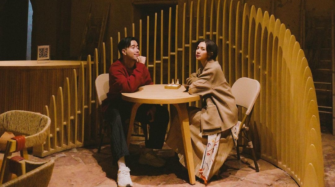 3 Momen Seru Vidi Aldiano dan Sheila Dara Liburan ke Yunani