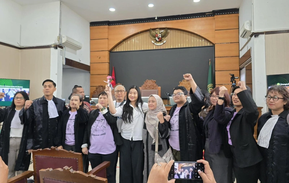 Vonis Unik Di Pn Jaksel Akun Instagram Dihapus Dan Iphone 16 Dirampas