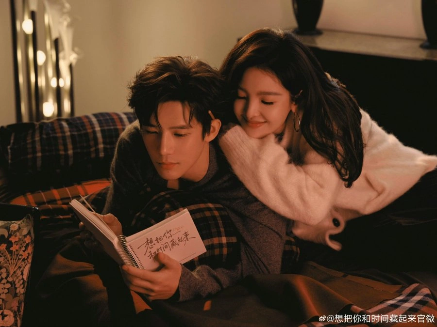 Wang Anyu dan Zhang Ruonan di poster I Live in Your Time. (iQIYI)