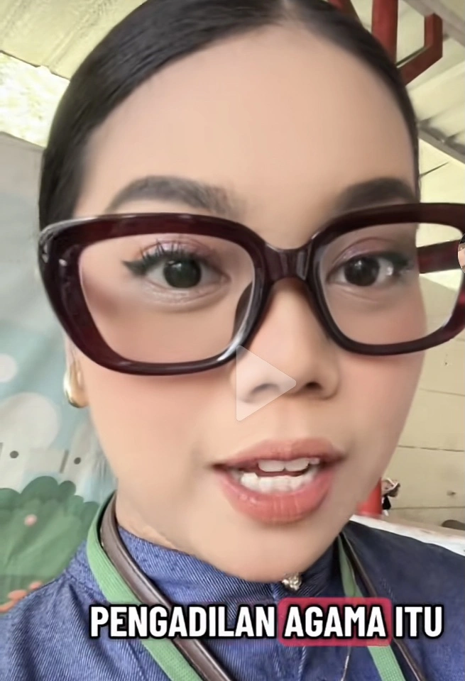 Wanita Yang Antre Untuk Cerai